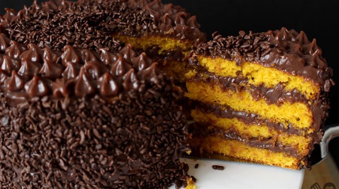 Bolo de cenoura recheado