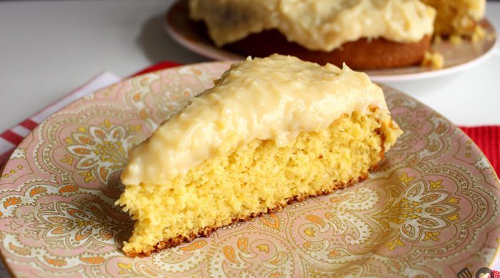 Bolo de milho com cobertura de coco