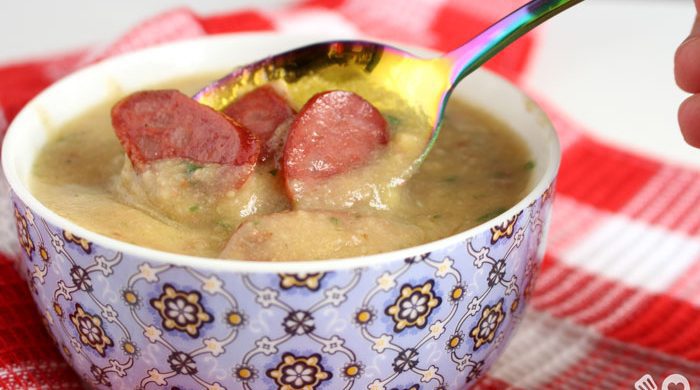 Sopa de fubá com calabresa