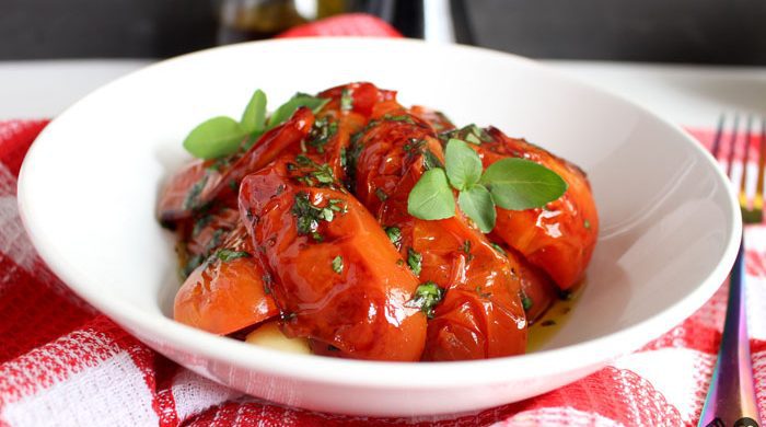 Salada de tomates assados
