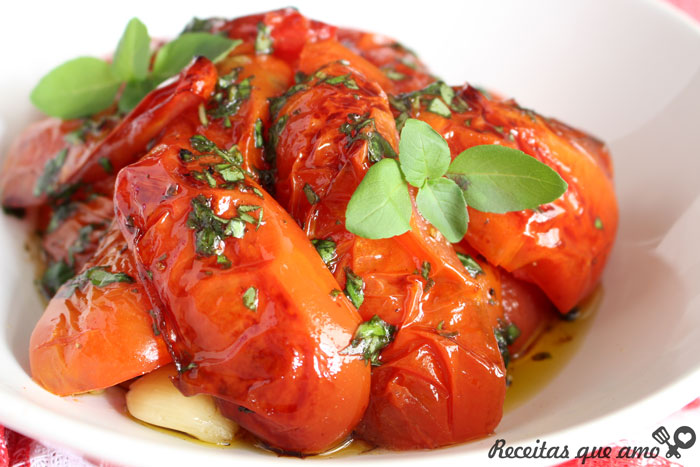 Salada de tomates assados
