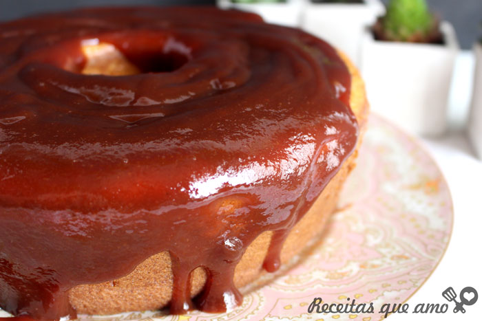 Bolo de milho com goiabada Bolo de milho com goiabada