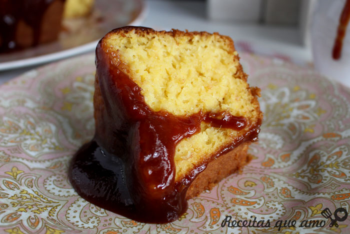 Bolo de milho com goiabada Bolo de milho com goiabada