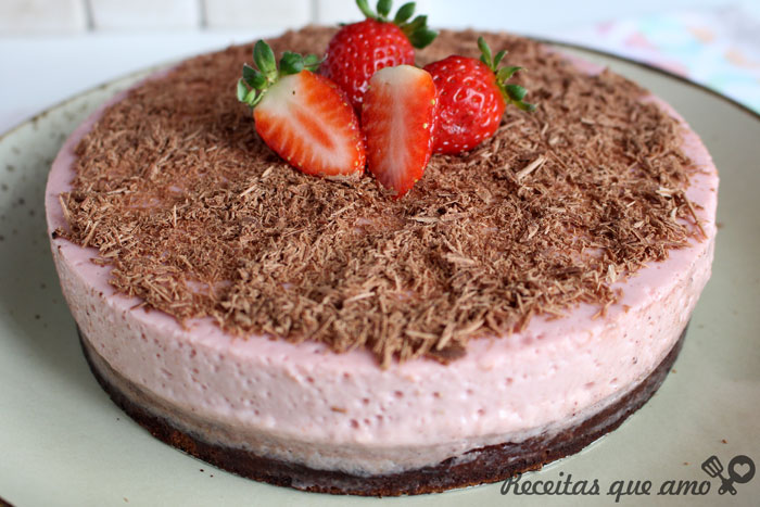 Torta brownie de morango e chocolate Torta brownie de morango e chocolate