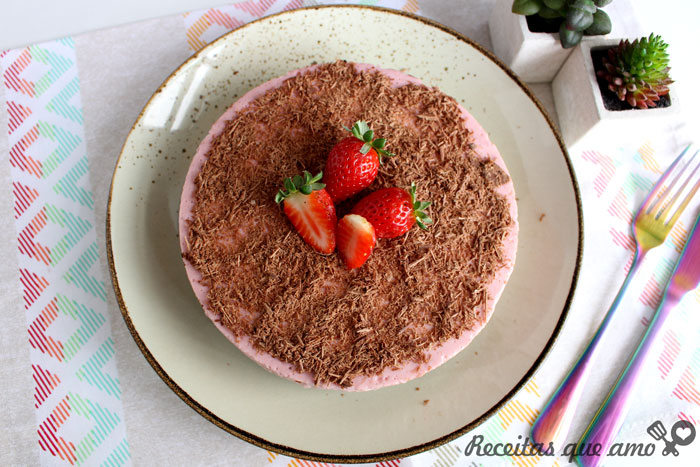 Torta brownie de morango e chocolate Torta brownie de morango e chocolate