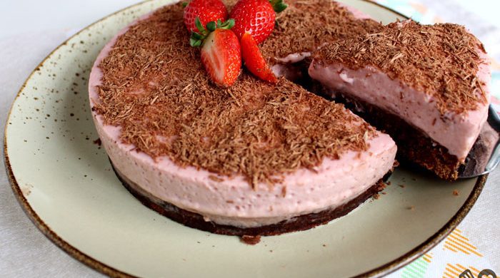 Torta brownie de morango e chocolate