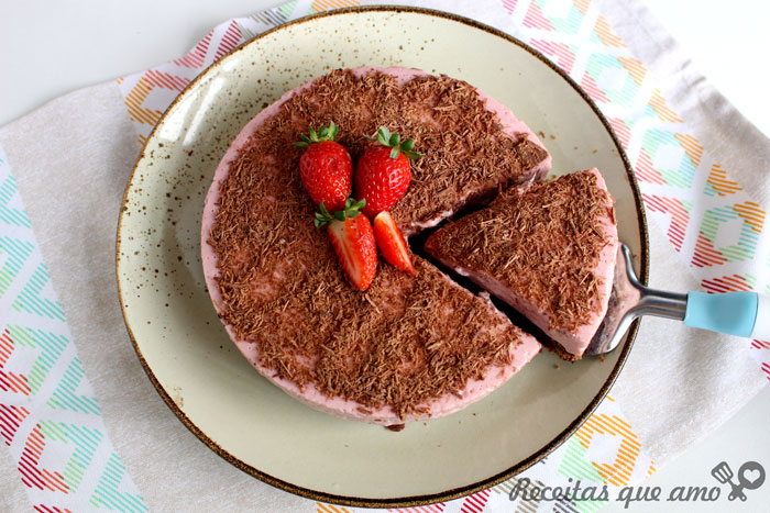Torta brownie de morango e chocolate Torta brownie de morango e chocolate