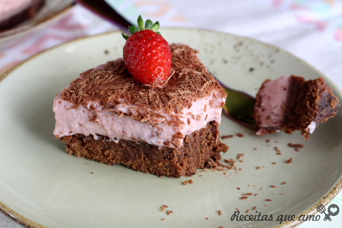 Torta brownie de morango e chocolate Torta brownie de morango e chocolate
