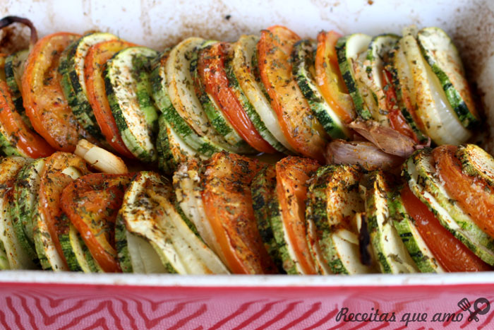 Abobrinha assada com tomate