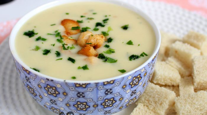 Sopa cremosa de frango com batata