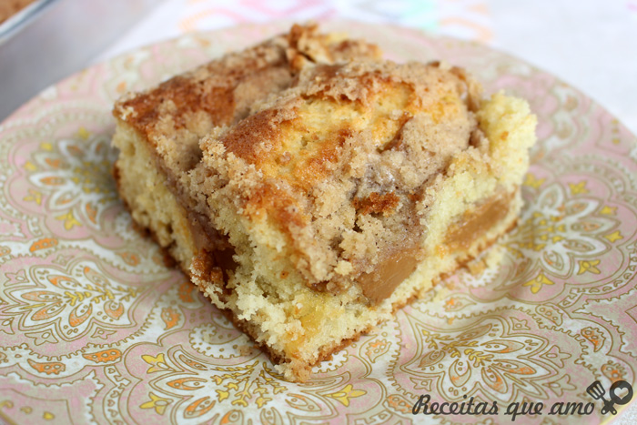 Cuca de doce de leite com canela