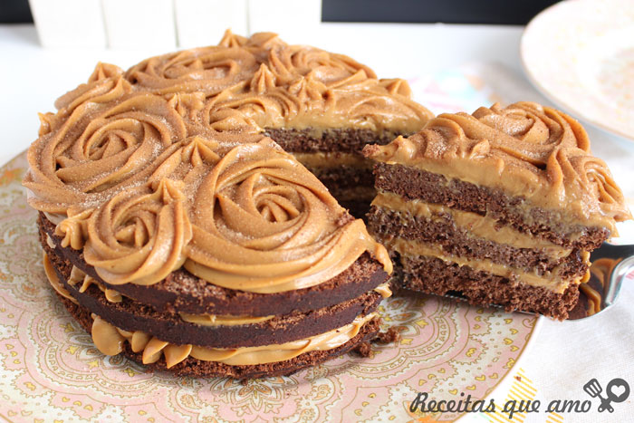 Bolo de chocolate com doce de leite