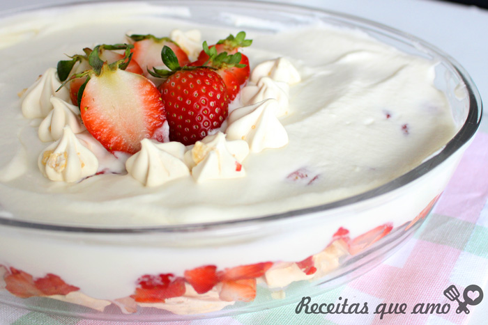 Merengue com morangos Merengue com morangos