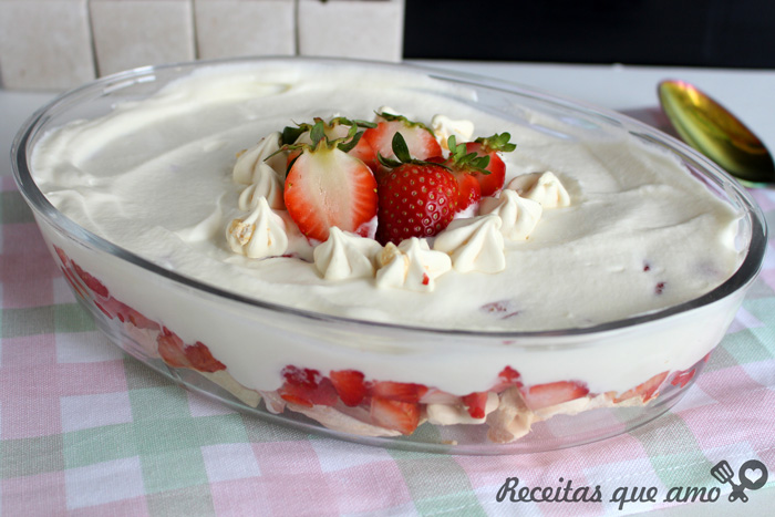 Merengue com morangos Merengue com morangos