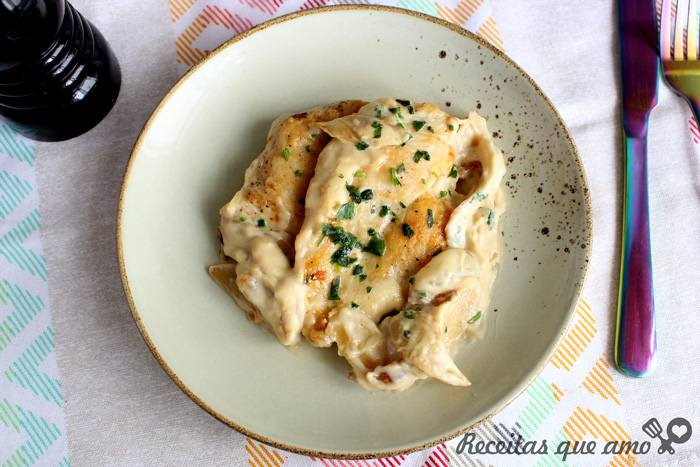 Frango cremoso de uma panela