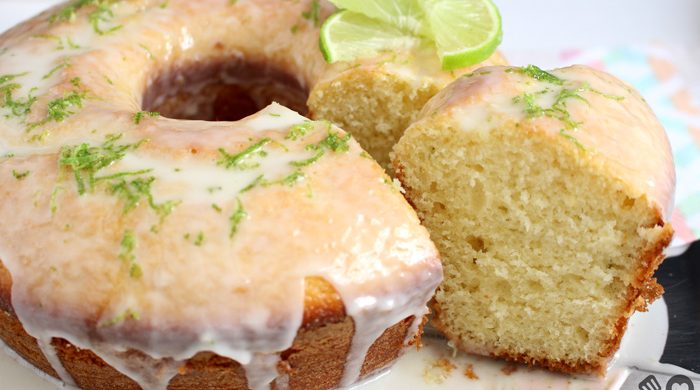 Bolo de limão com glacê