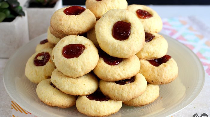 Biscoito de fubá com coco e goiabada
