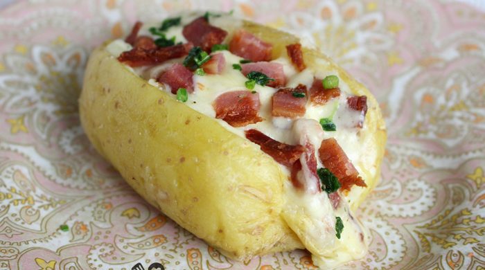 Baked potato com bacon e queijo