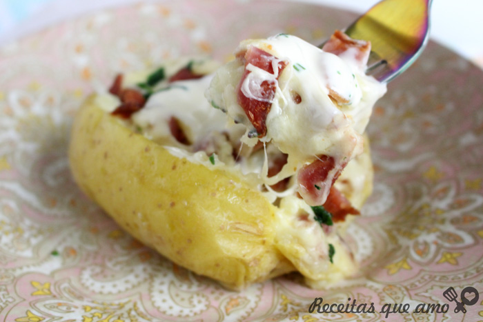 Baked potato com bacon e queijo Baked potato com bacon e queijo