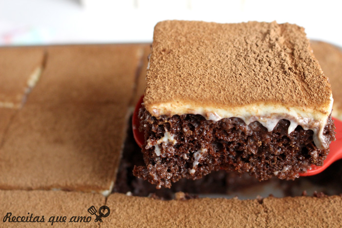 Bolo mousse de chocolate com leite em pó