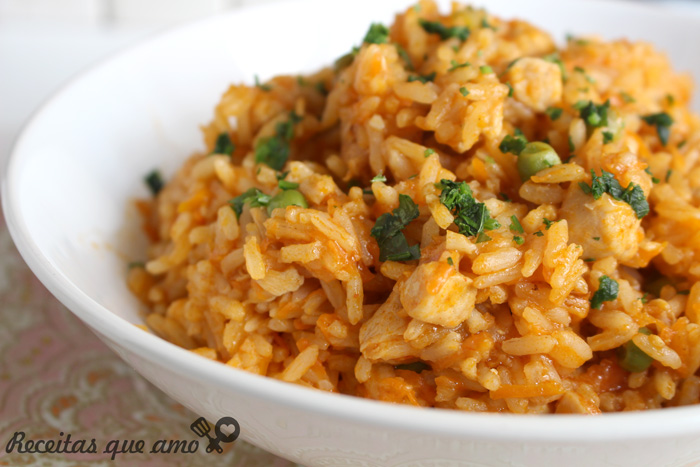 Arroz com frango de uma panela só Arroz com frango de uma panela só