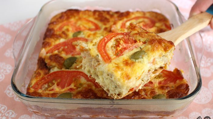 Torta de tapioca com atum