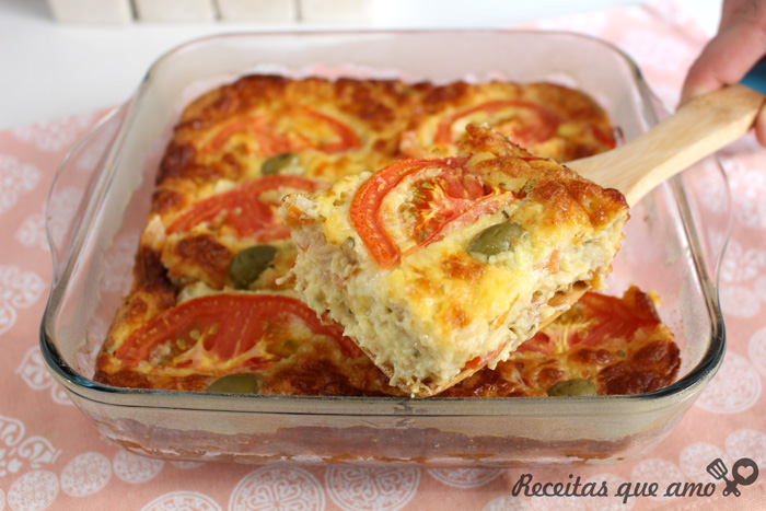 Torta de tapioca com atum