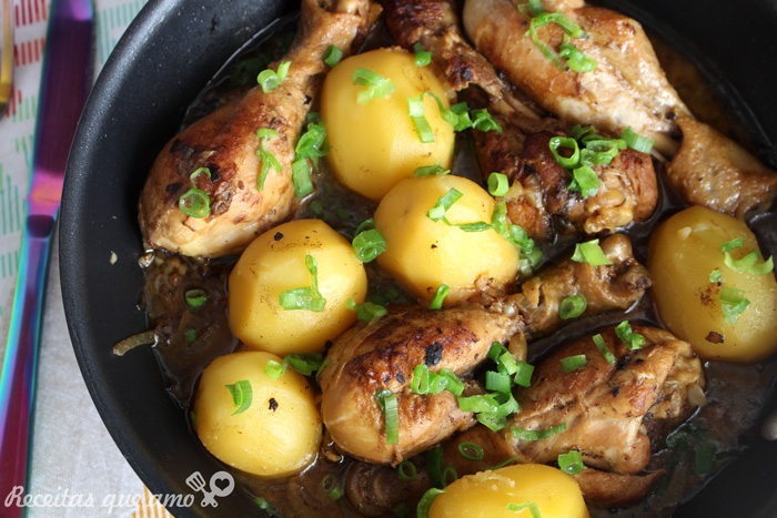 Frango com batata na frigideira Frango com batata na frigideira