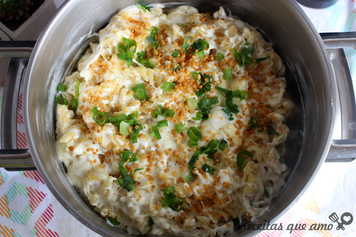Macarrão com queijo em uma panela só Macarrão com queijo em uma panela só