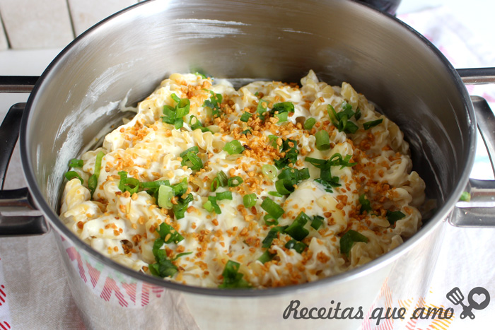 Macarrão com queijo em uma panela só Macarrão com queijo em uma panela só