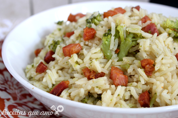 Arroz com brócolis e bacon Arroz com brócolis e bacon