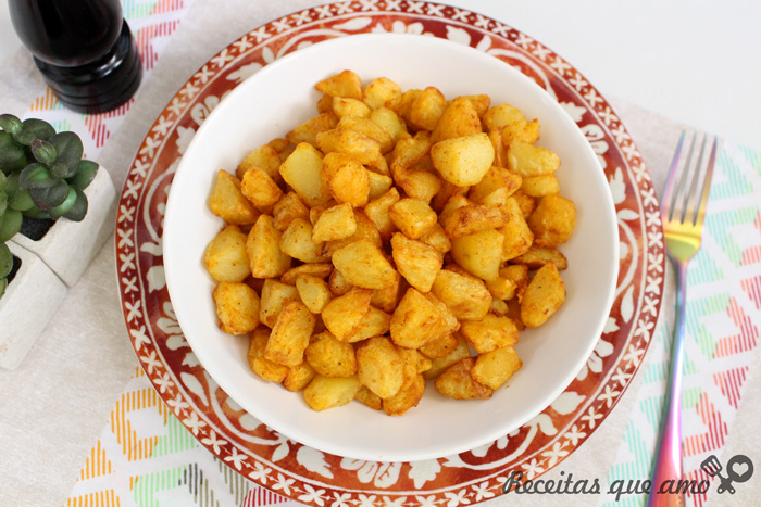 Batata crocante na airfryer Batata crocante na airfryer
