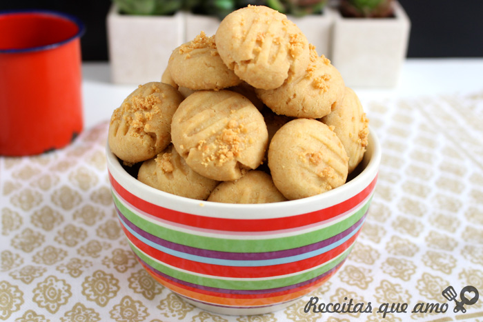 Biscoito de queijo com 4 ingredientes Biscoito de queijo com 4 ingredientes