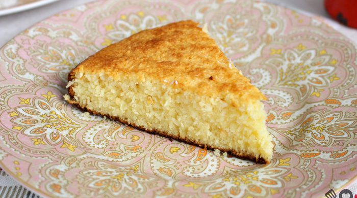 Bolo queijadinha com leite condensado
