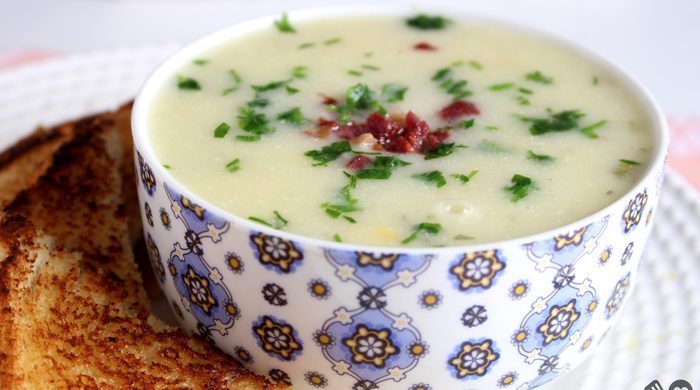 Sopa de batata com milho