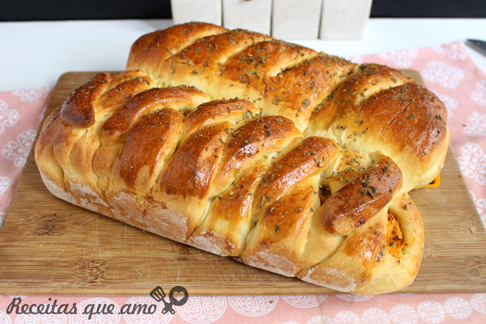Pão recheado com frango cremoso Pão recheado com frango cremoso