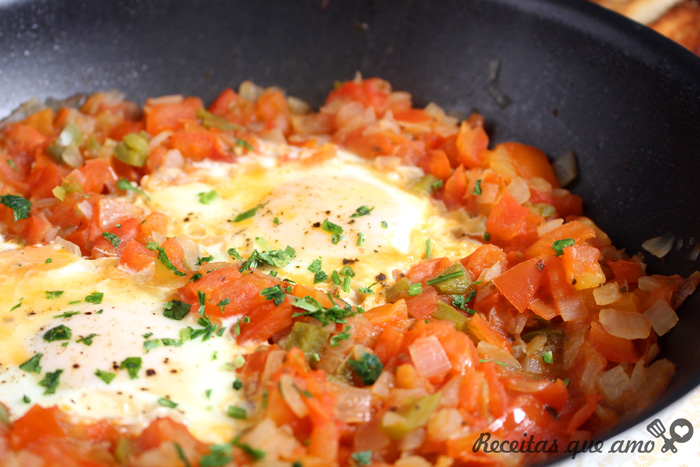 Tomates cremosos com ovos