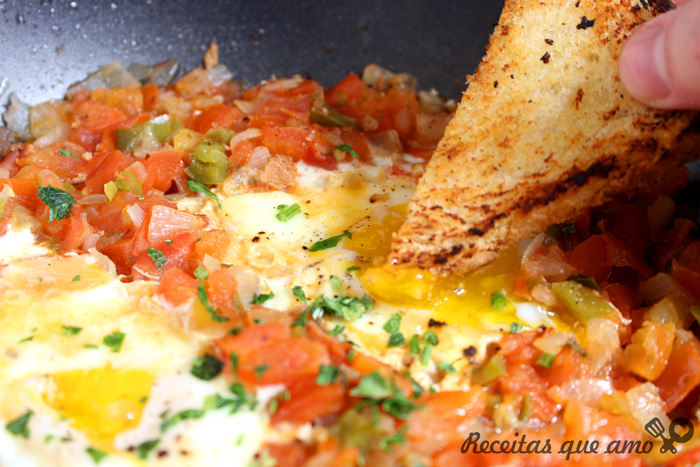 Tomates cremosos com ovos