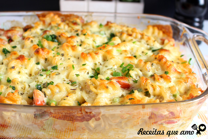 Macarrão de travessa com requeijão Macarrão de travessa com requeijão