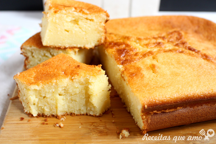 Bolo cremoso de queijo no liquidificador
