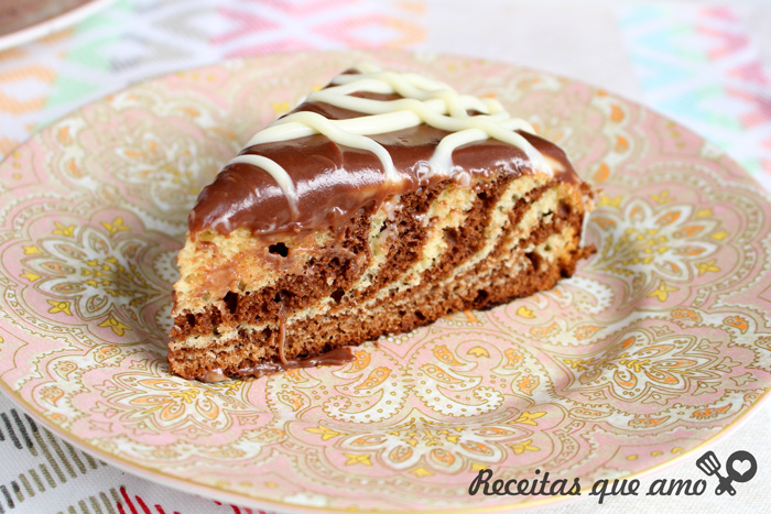 Bolo zebra de chocolate com baunilha