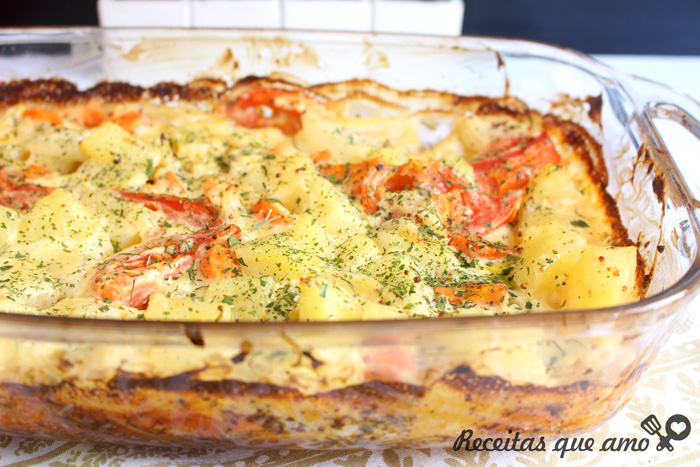 Assado de batata e legumes com maionese