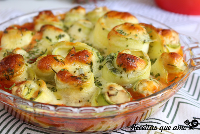 Rolinho de abobrinha com queijo
