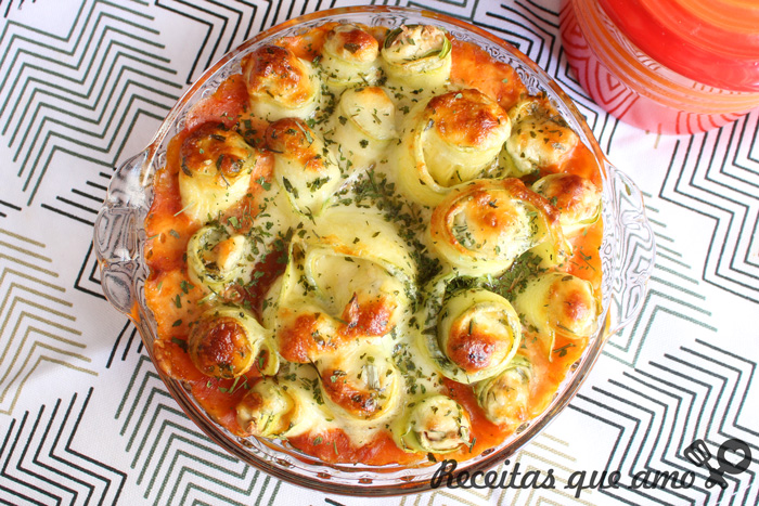 Rolinho de abobrinha com queijo Rolinho de abobrinha com queijo