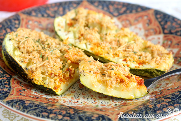 Abobrinha assada com parmesão