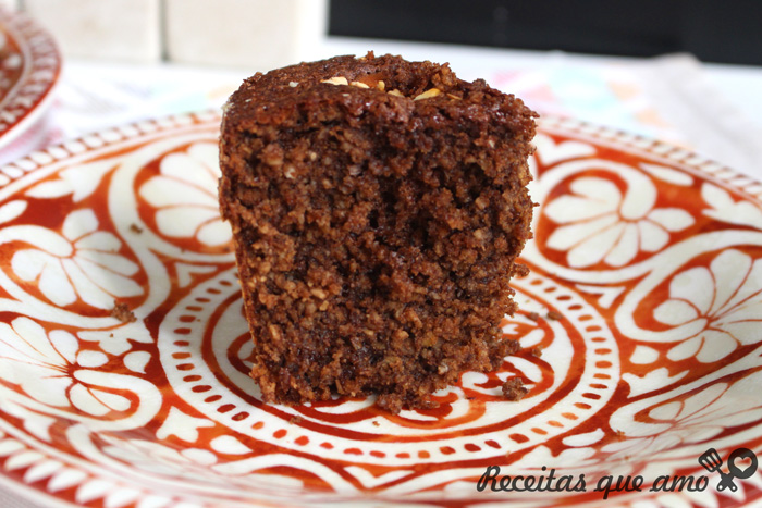 Bolo de chocolate com aveia