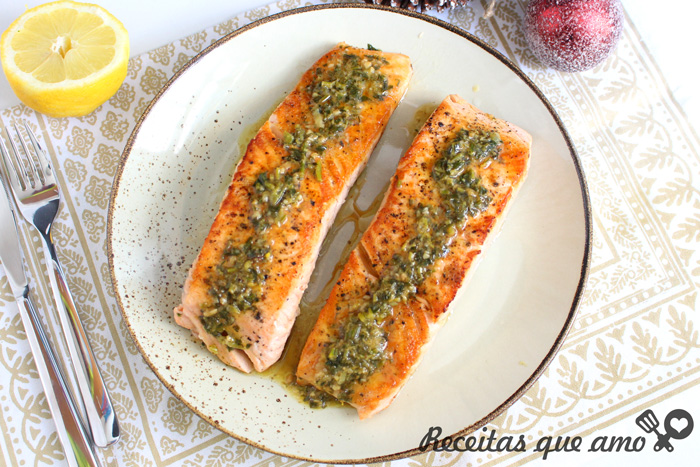 Salmão na manteiga com ervas Salmão na manteiga com ervas