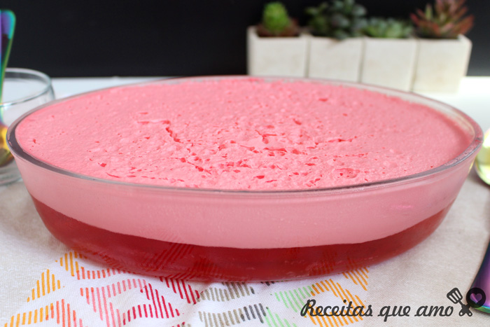 Gelatina cremosa com 4 ingredientes