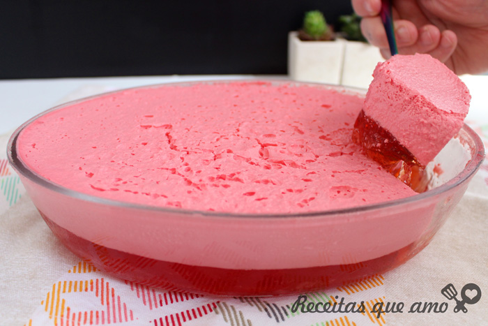 Gelatina cremosa com 4 ingredientes