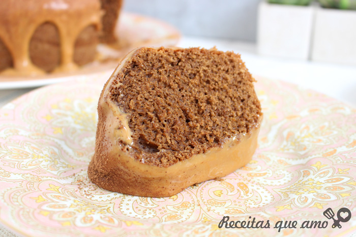 Bolo de capuccino com doce de leite